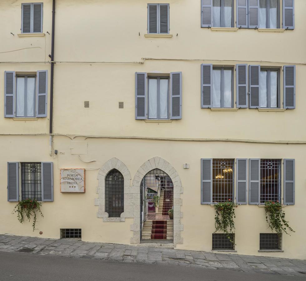 Hotel Porta Marmorea Gubbio Buitenkant foto