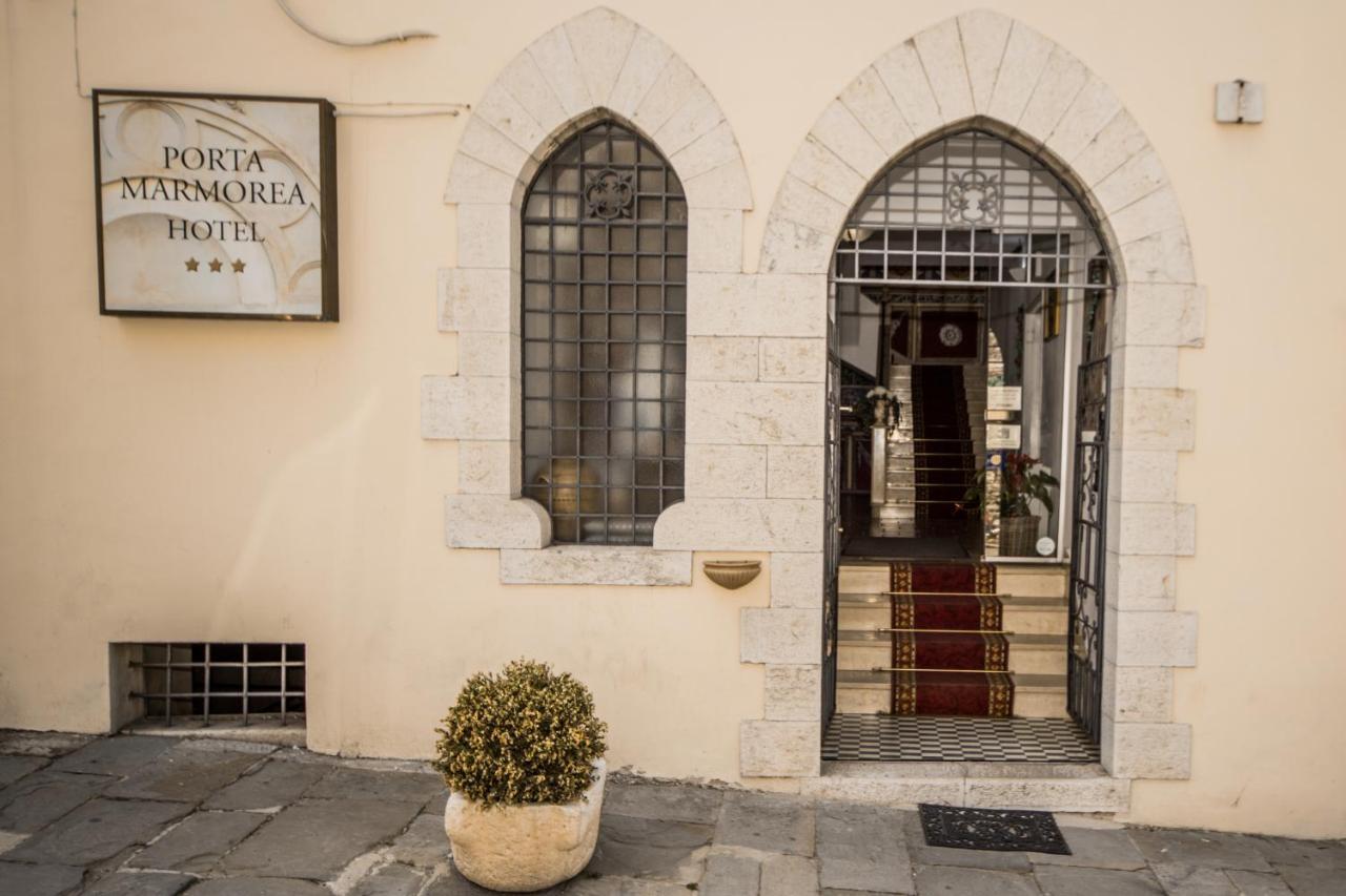 Hotel Porta Marmorea Gubbio Buitenkant foto